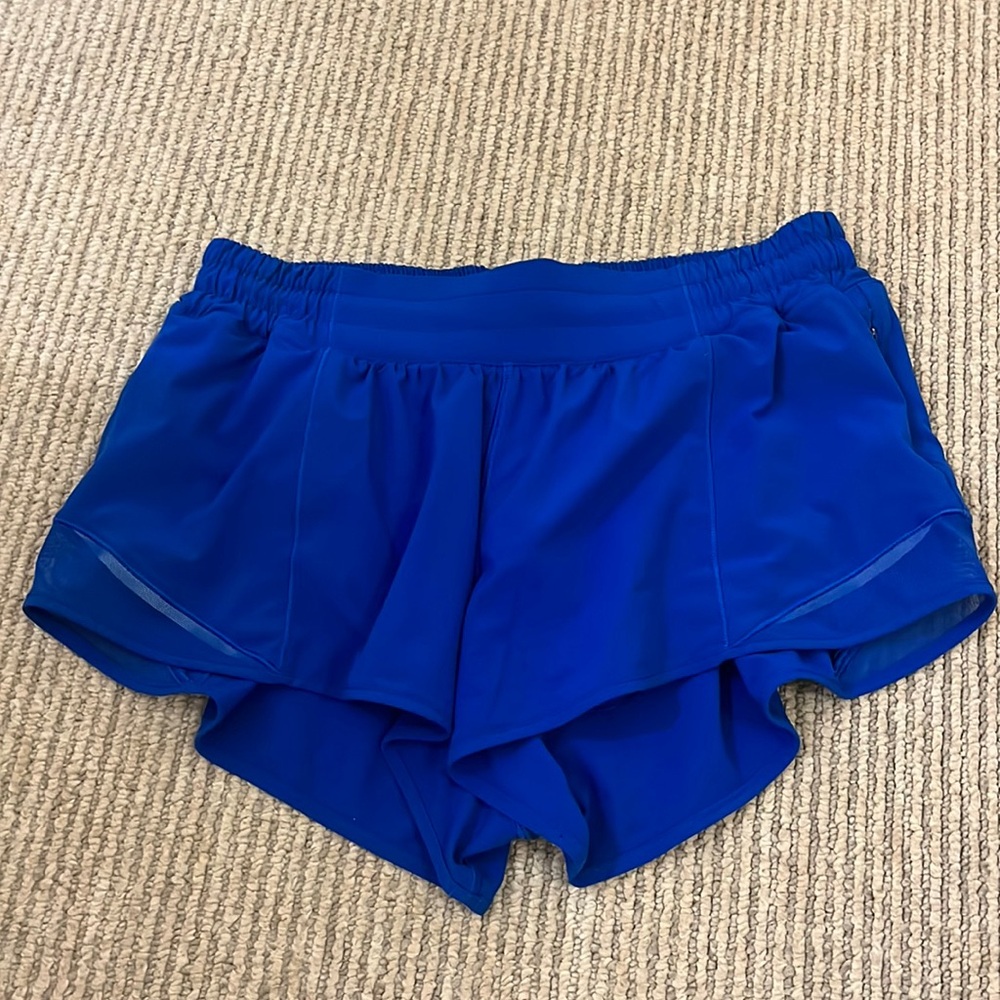 LULULEMON size 8 dark blue shorts 2.5 inch low rise
